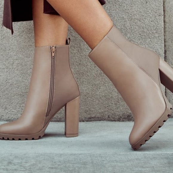 JustFab Shoes - New Justfab Serena Portabella  Block Heeled Bootie Taupe 9